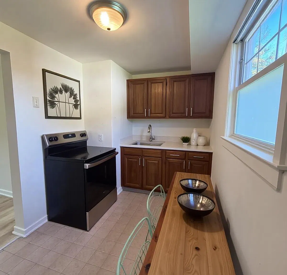 1 bed, 1.0 bath, $1,100 — Photo 4