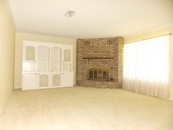 4th image of 550 Weatherford Pl