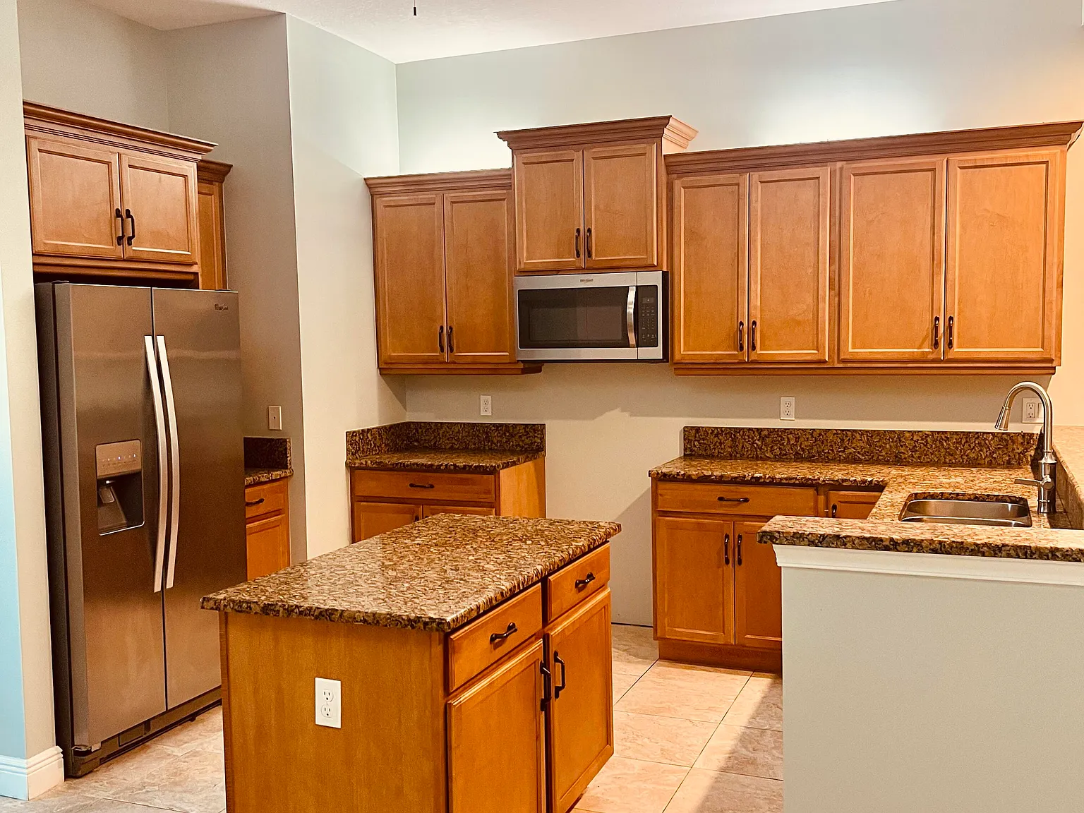3 bed, 2.0 bath, 2117 sqft, $2,700 — Photo 3