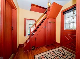 8 Auryansen Ct, Closter, NJ 07624