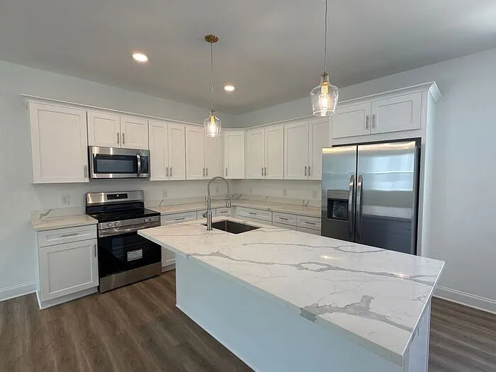 4 bed, 2.5 bath, 1829 sqft, $2,600 — Photo 4