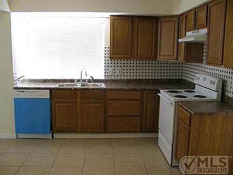 3rd image of 326 Rollingridge Ln