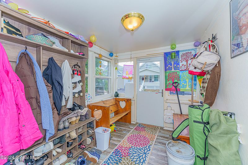 3rd image of 828 Bradt Street