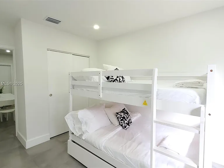510 NE 66th St #1 — Photo 23