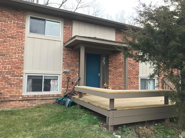 Front of unit
upper unit available