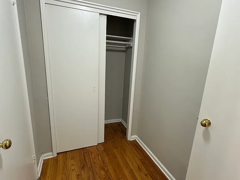 576 Whitney Ave #1K — Photo 6