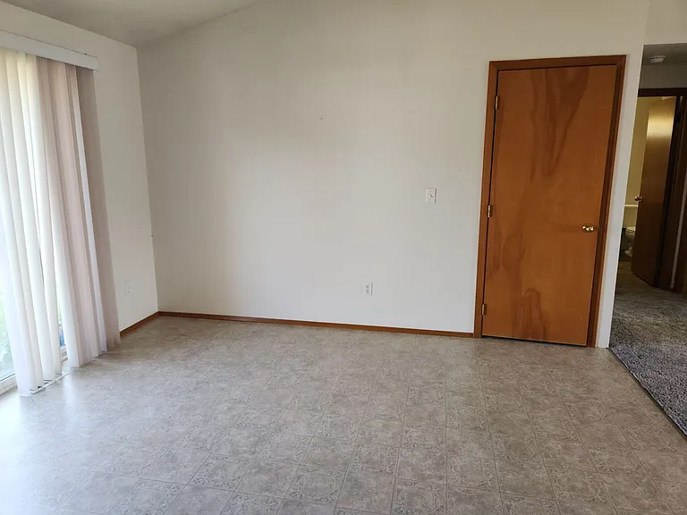 501 Jamie Dr — Photo 2