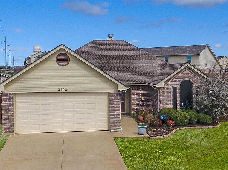 1st image of 3202 Estate Dr