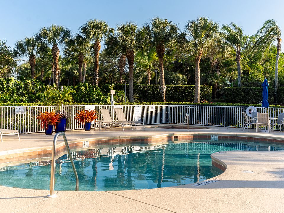 Heated community pool & hot tub, walkable from our condo, and accessible for all who stay with or without membership transfer.