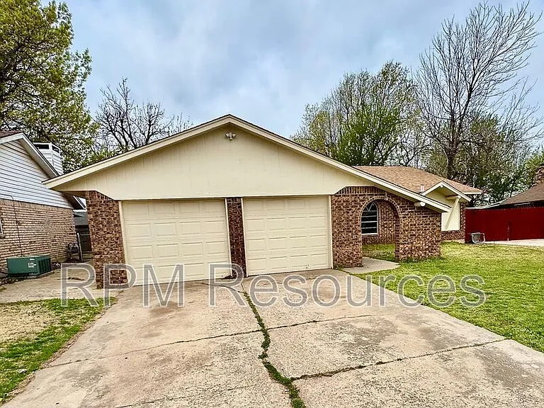 720 Willow Run — Photo 2