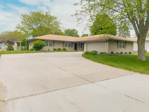 417 W Monroe St, Metamora, IL 61548