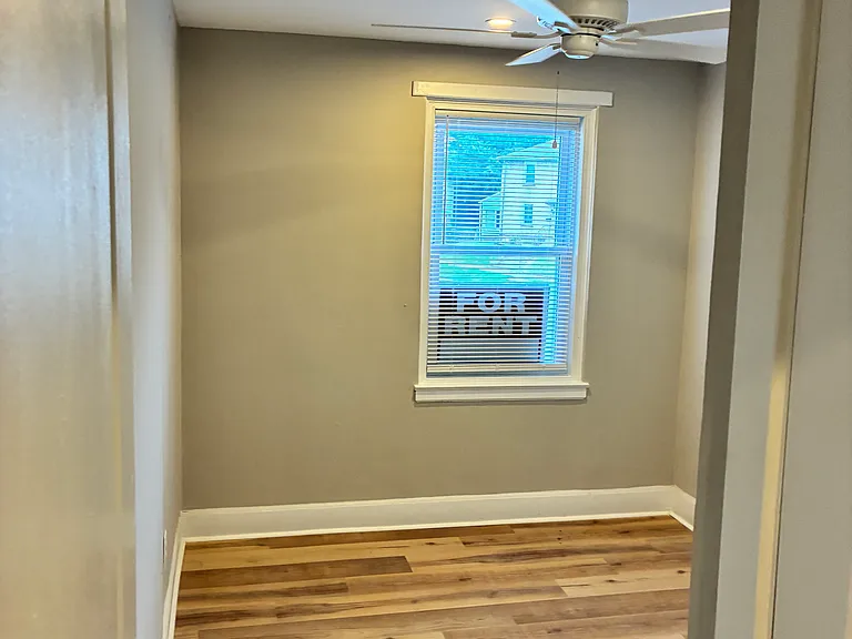 1421 Ridley Ave — Photo 5