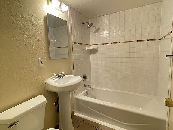 3rd image of 614 Lincoln Rd E #614