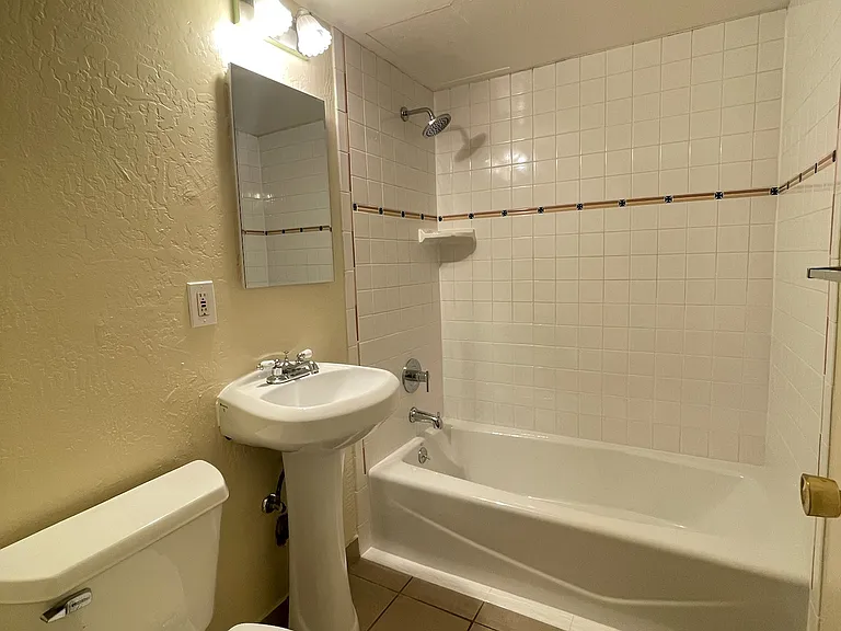 614 Lincoln Rd E #614 — Photo 3