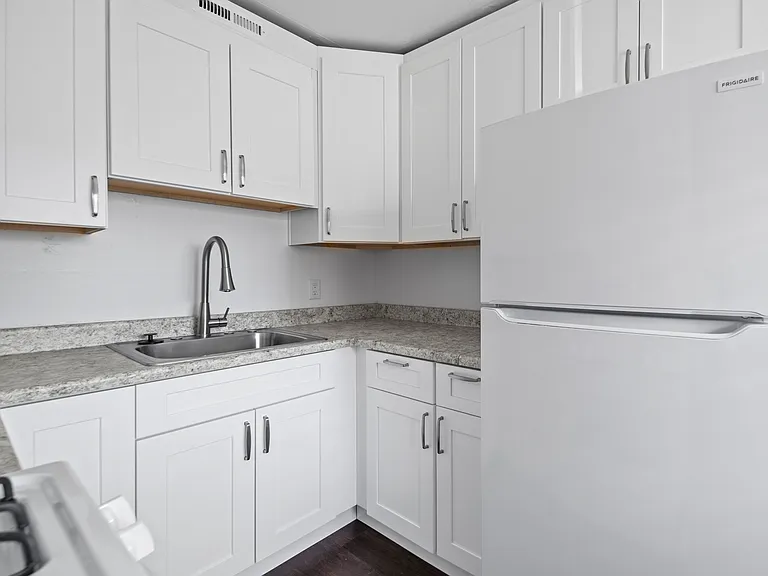 500 Glenwood Cir #411 — Photo 12