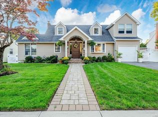 1840 Emma St, Wantagh, NY 11793