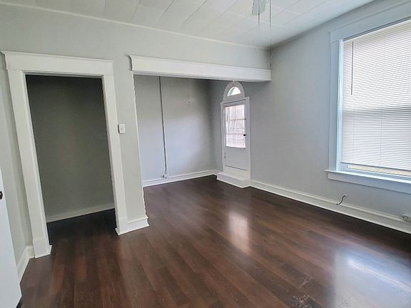 5th image of 1105 E 5th St
