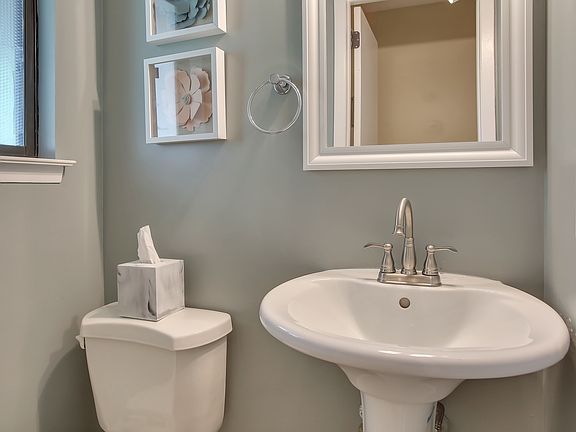 3rd image of 3 Heritage Dr Unit H