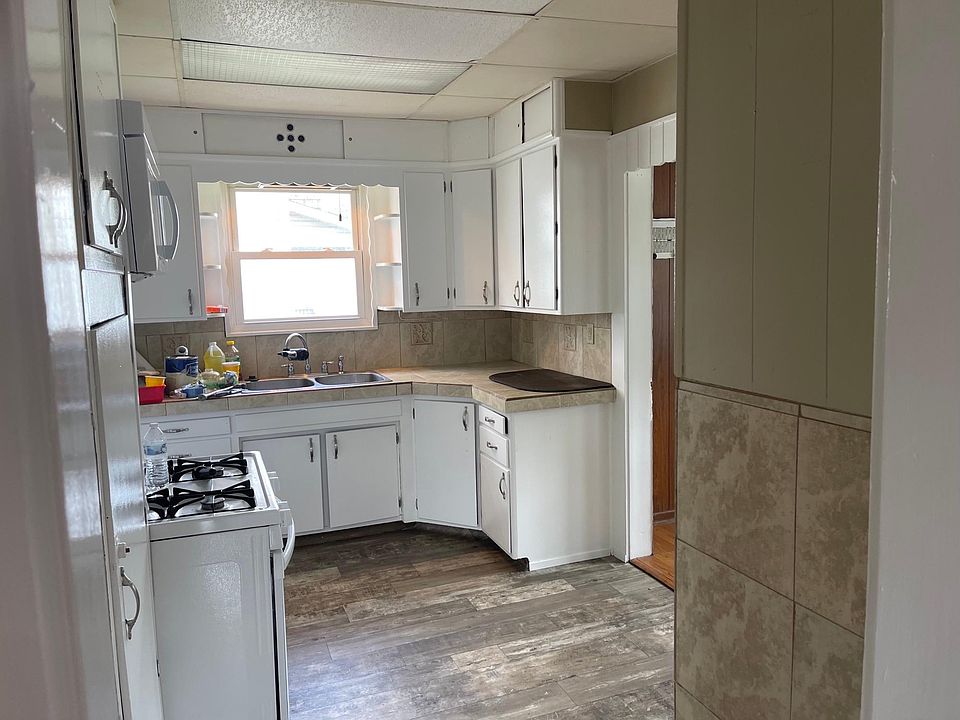 2nd image of 18 Ceramic Ave