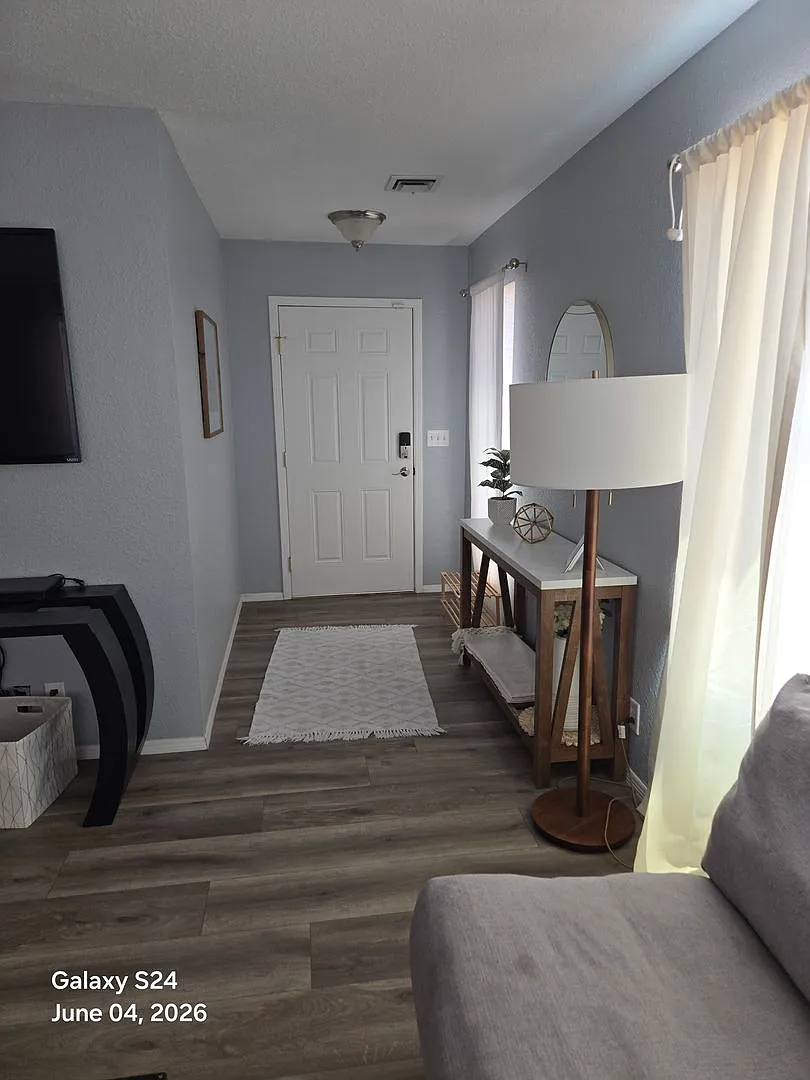 3 Bedroom Home, 2 Bath — Photo 3