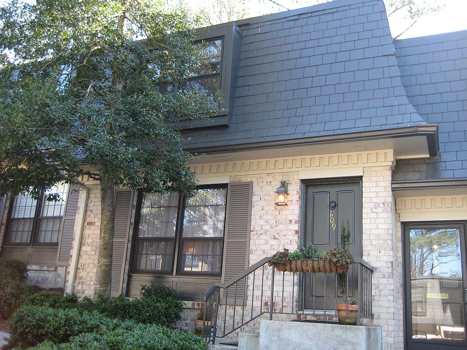 2 bedroom renovated townhome