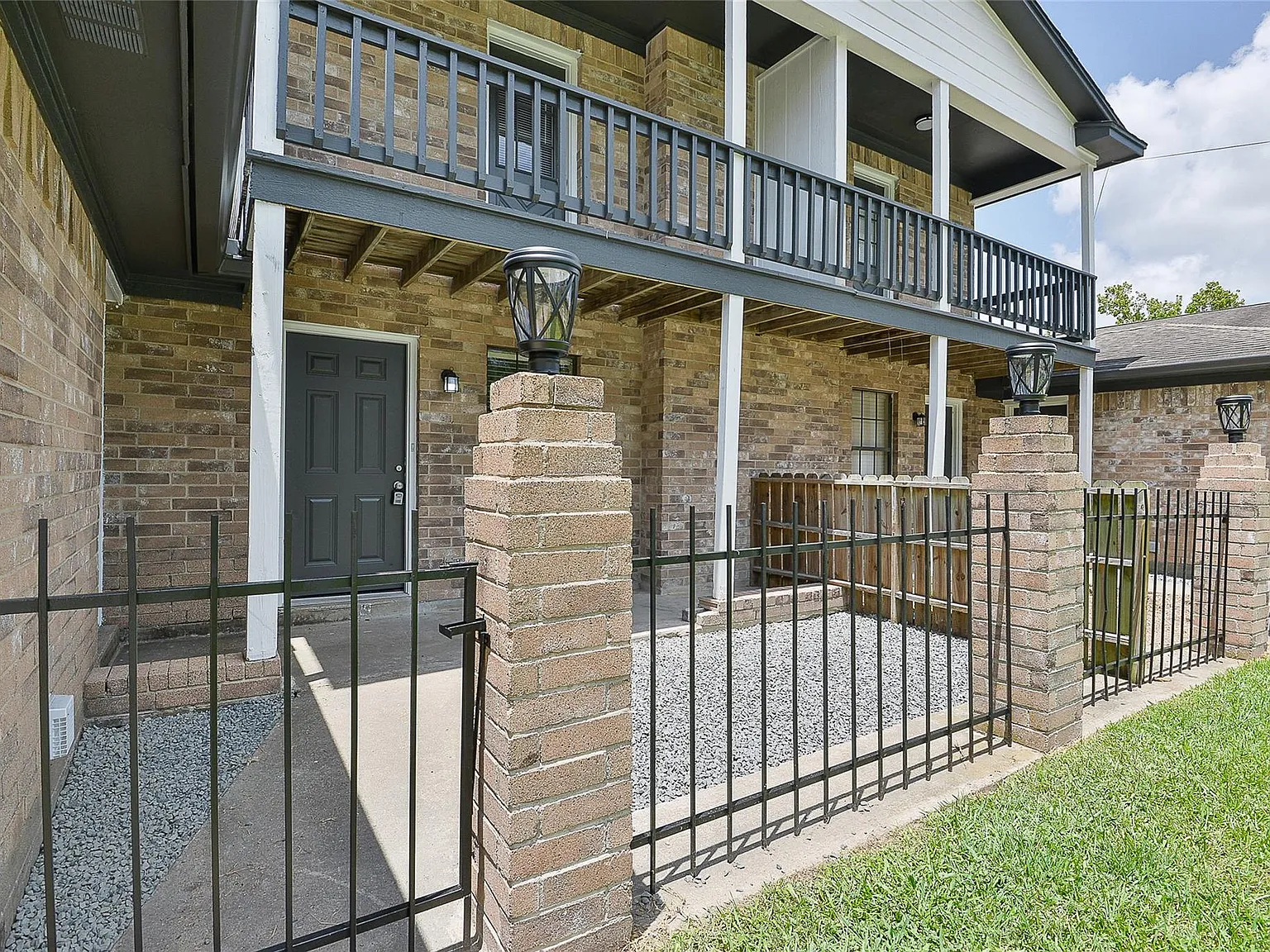 3 bed, 2.0 bath, 1292 sqft, $1,450 — Photo 3