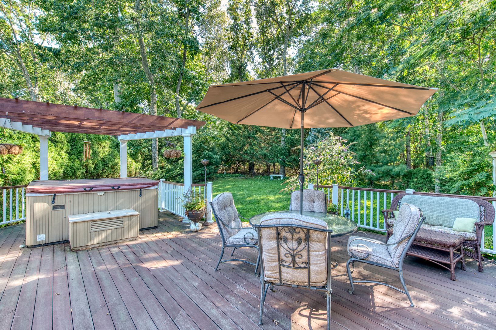  Deck w/ Hot Tub
