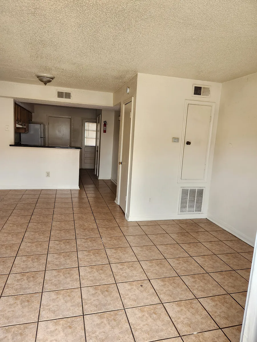 Building Photo - 721 Hinyub St #D