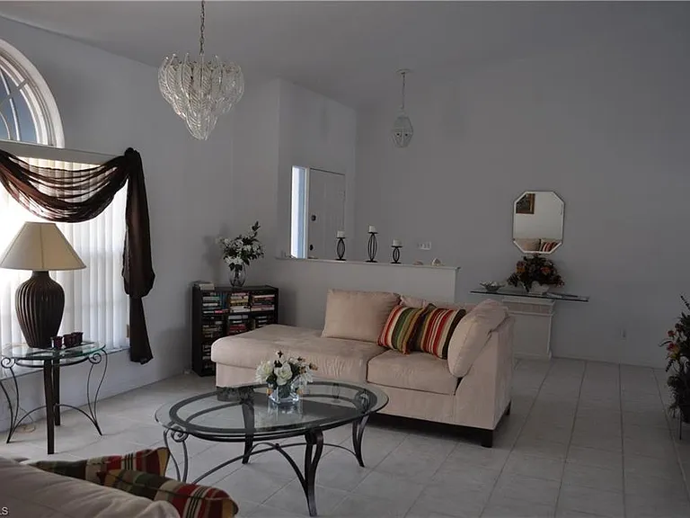 431 Dundee Ct — Photo 5