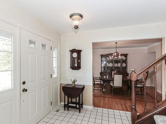 3rd image of 2524 Lawn Ct