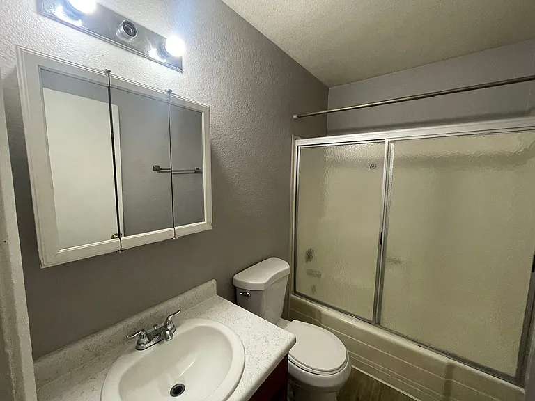 2560 E St #D — Photo 4