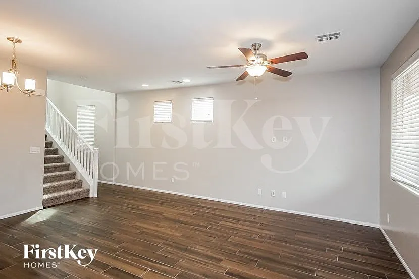 3 bed, 2.5 bath, 1737 sqft, $2,480 — Photo 3