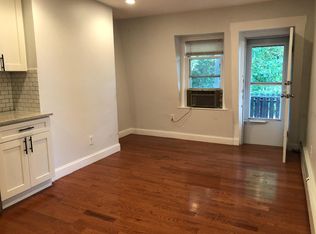 206 Lexington St #3R, Boston, MA 02128