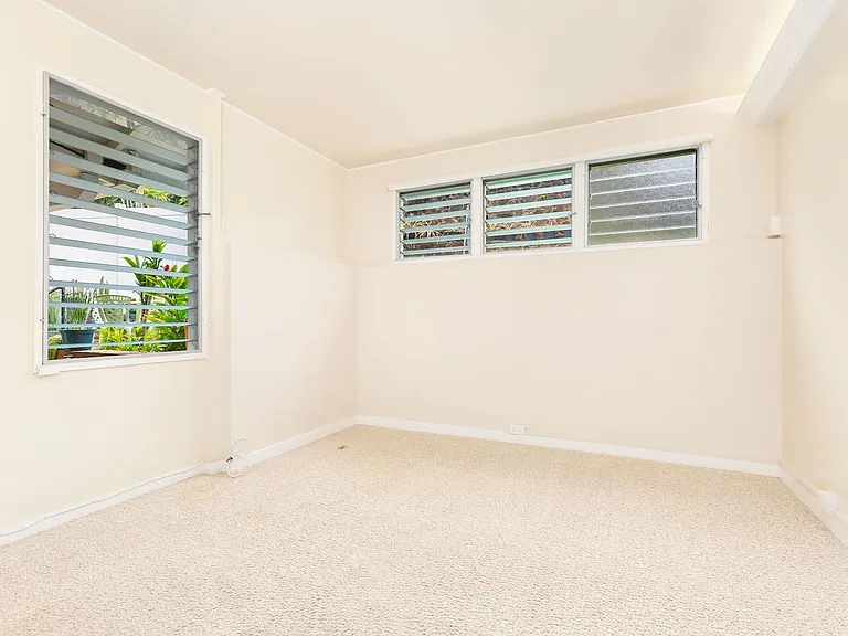2559 Peter St — Photo 7