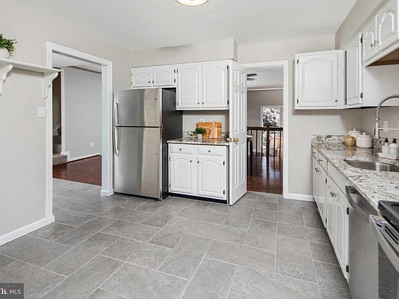 4th image of 4900 Cloister Dr