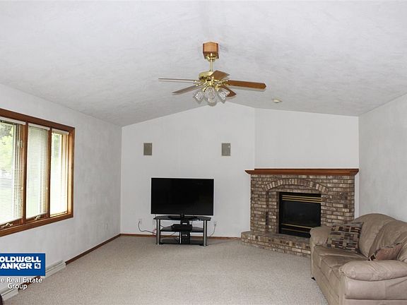 What a wonderful family room!