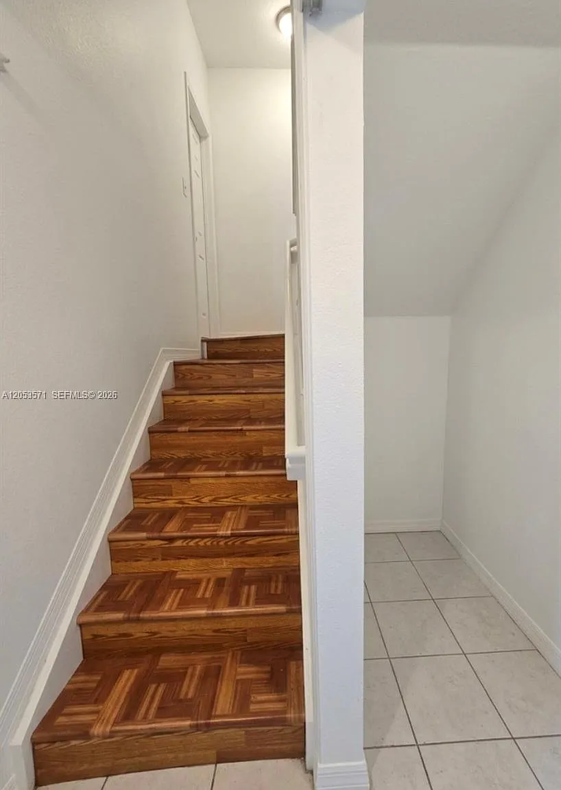 Century Park Condo No 2 — Photo 4