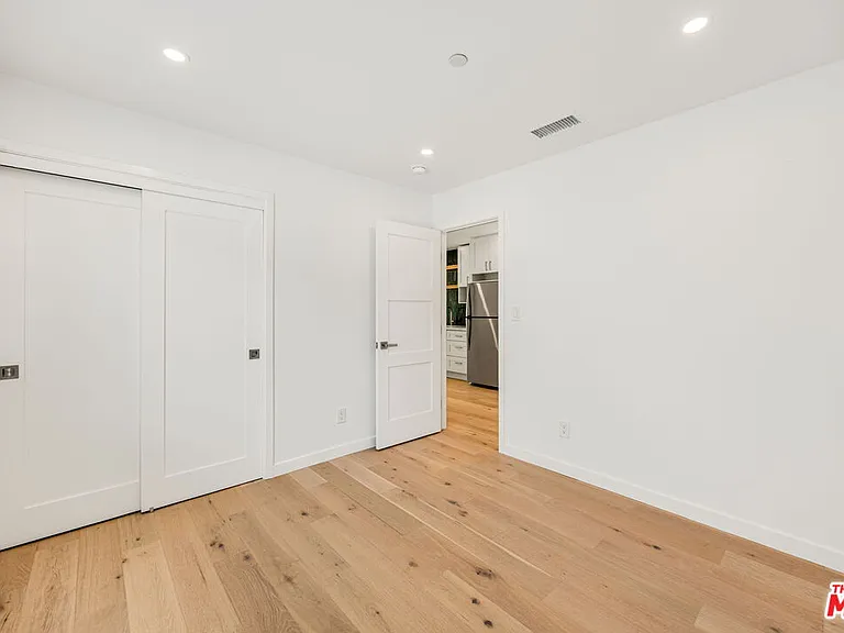 7935 Zelzah Ave — Photo 13