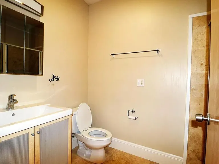 2597 Telegraph Ave #B — Photo 12