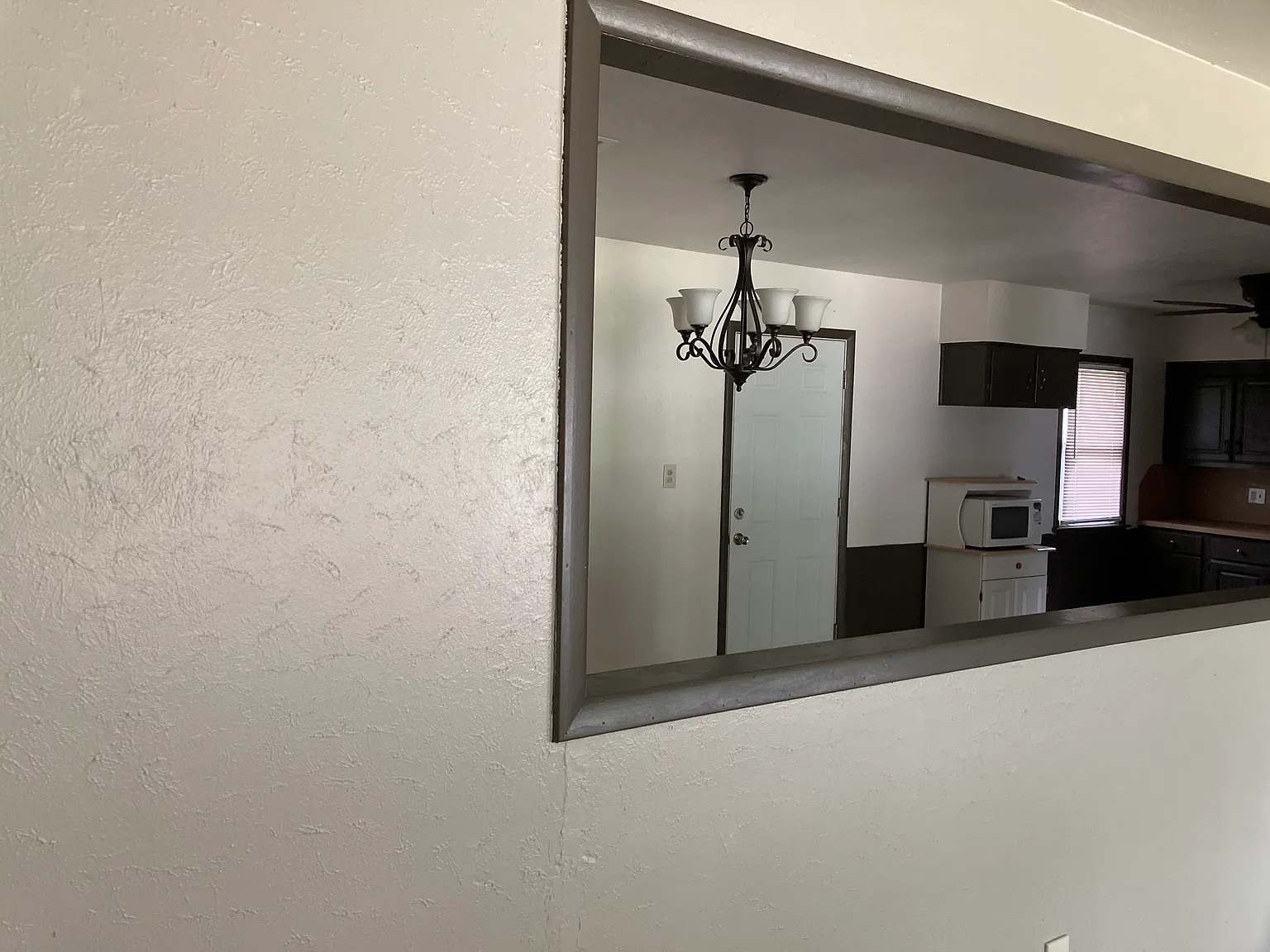 3 bed, 1200 sqft, $1,300 — Photo 4