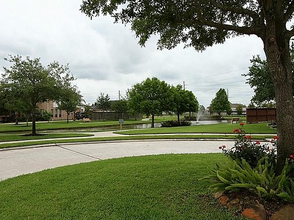 4th image of 2731 Driftwood Dr