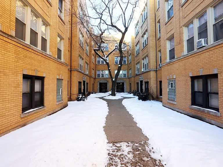 4730 W Addison St #1B — Photo 9