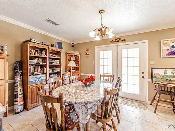 5th image of 206 Honeysuckle Dr