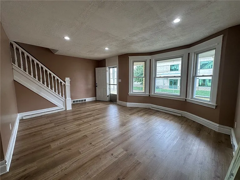 431 W Wayne St — Photo 8