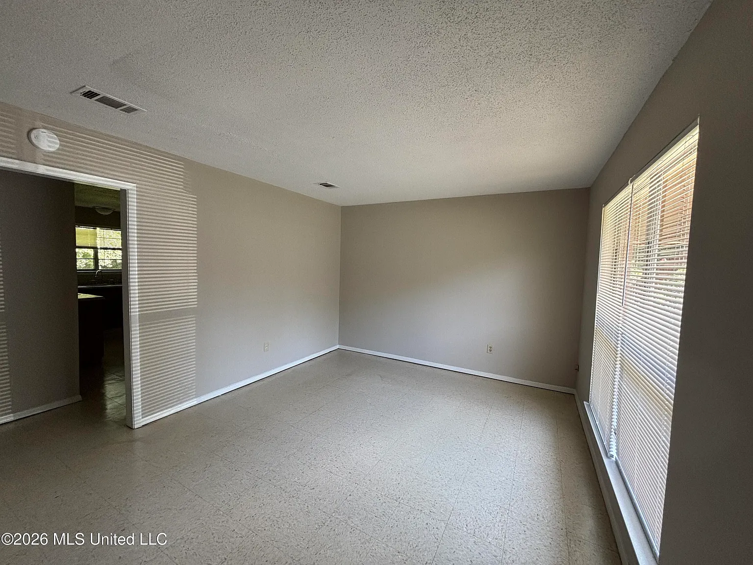4 bed, 2.0 bath, 1290 sqft, $1,350 — Photo 2