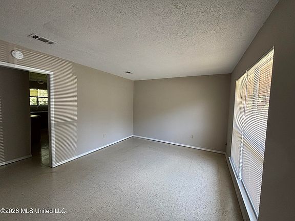 2nd image of 1520 Timberlane Rd