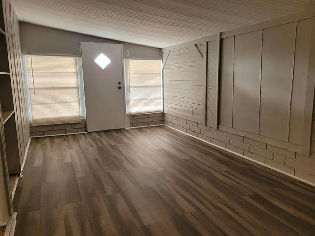 1st image of 93202 1st St #202
