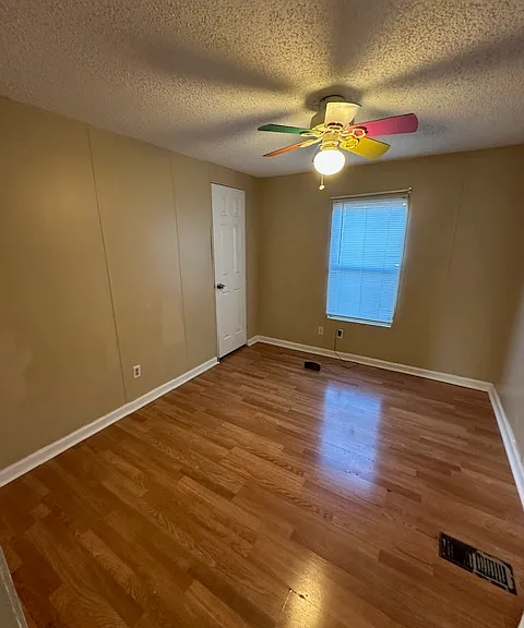 206 S Bass St — Photo 9