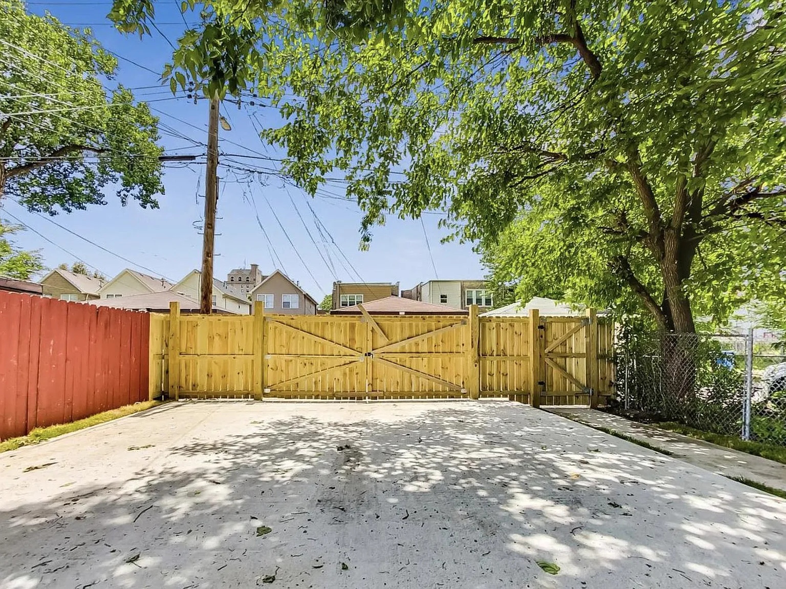 3829 W Maypole Ave — Photo 1
