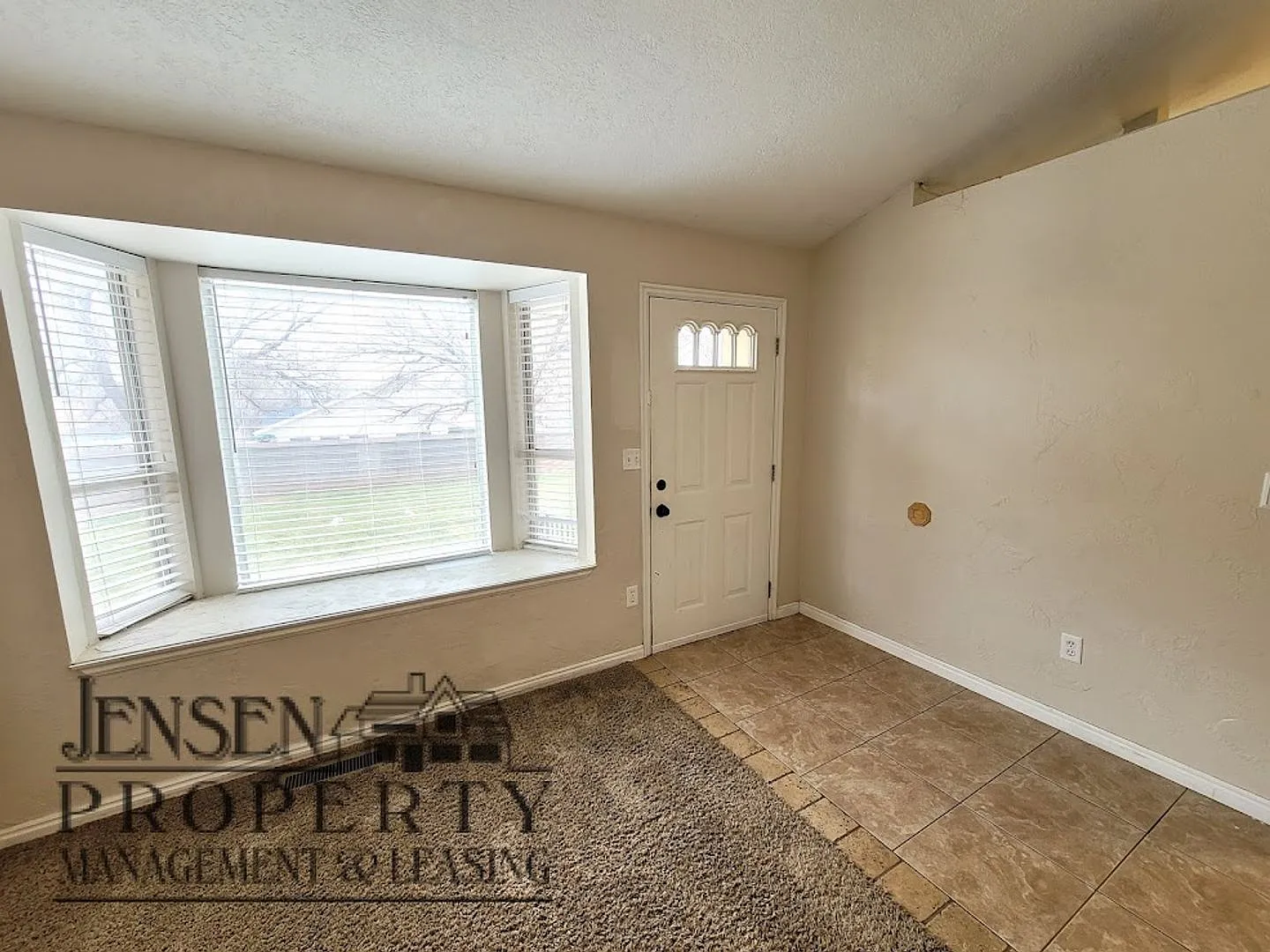 Spacious 4 Bedroom available for rent — Photo 4